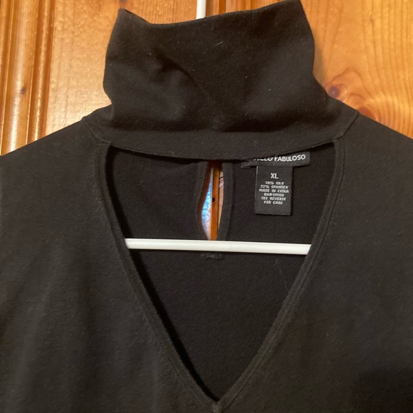 Size says X-Large but fits like a Medium Women’s Dolcegfabuloso - Picture 2 of 4